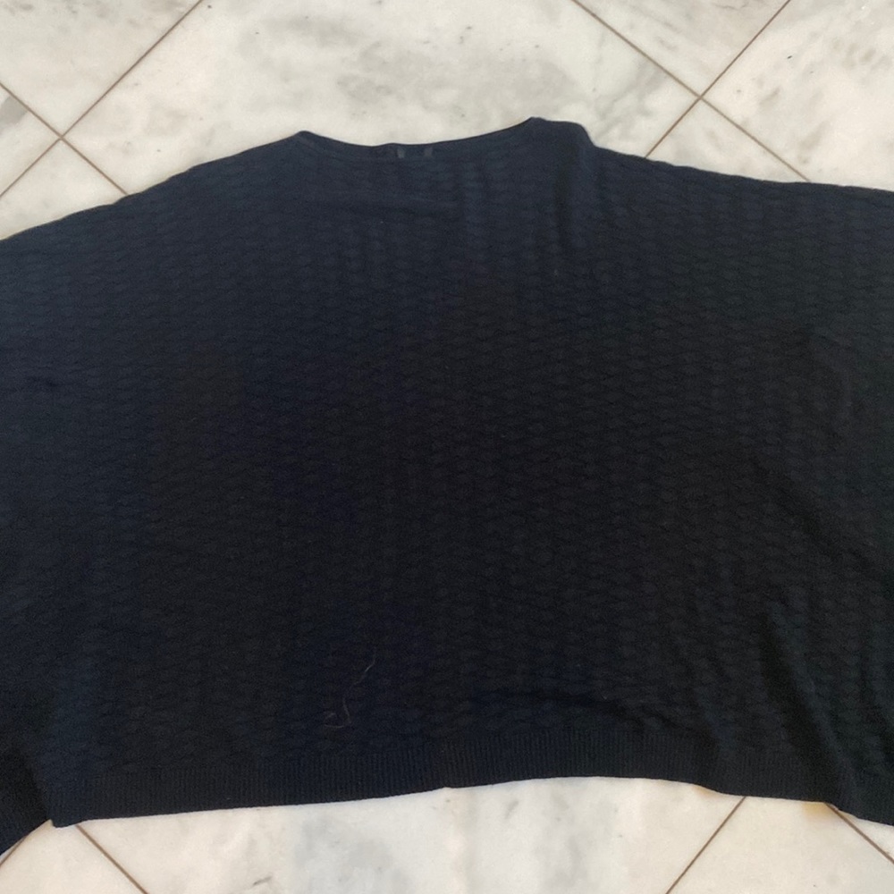 Lululemon black cape